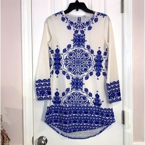 FAVOLOOK Blue  and White Dress size Small